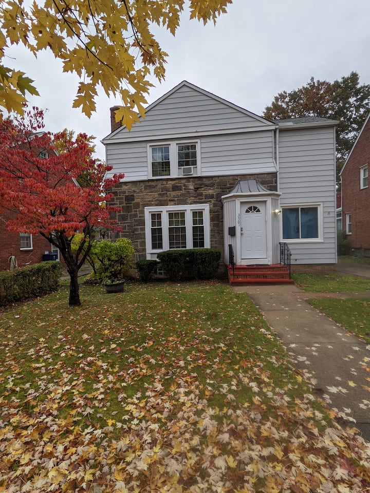 Beautiful Home With First Floor Walk-in Shower - Chagrin Falls, OH
