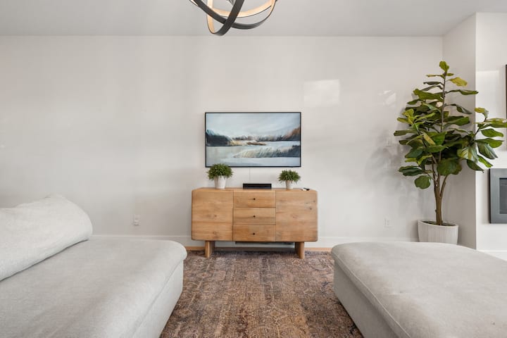 New Luxury 3bed Home, Sleeps 6 | Central | Modern - カルガリー