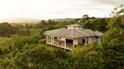 Ave Paraiso - Quiet lake house with epic view