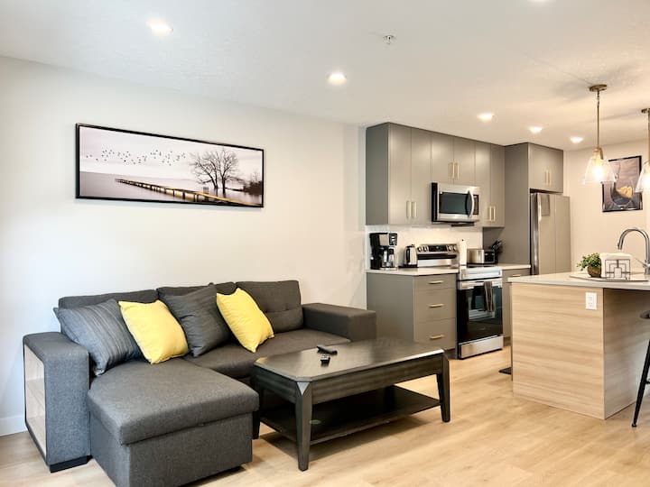 Brand New 2br Condo/outdoor Swimming Pool/hot Tub - Canmore