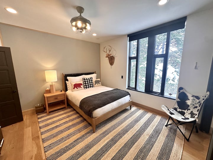 Private bedroom with queen bed, with stunning views of the secluded Alpine forest. Large flat screen TV in bedroom. Lots of closets and drawers.