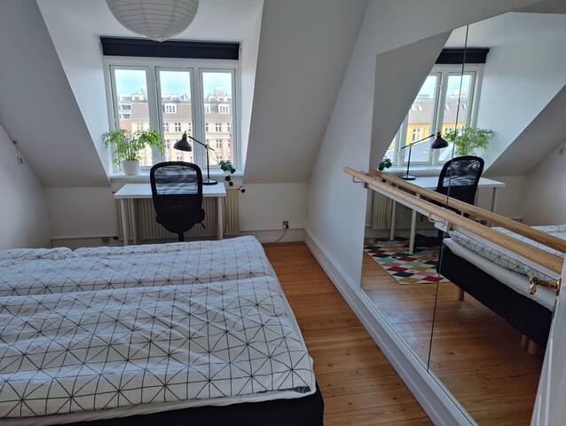 Stor, charmerende og central lejlighed gallery image 3