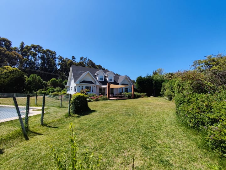 Acogedora Casa Con Gran Jardín - Zapallar