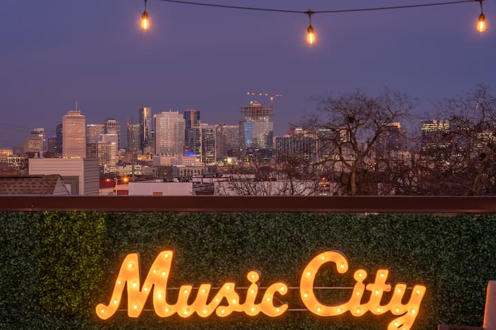 TheSkyline! •Insta •Game Room •15 beds •Hot Tub