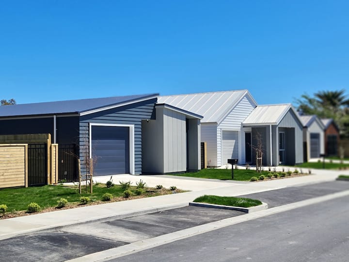 Chic & New - 3 Bedroom 4 Beds, Paraparaumu, Kapiti - Paraparaumu