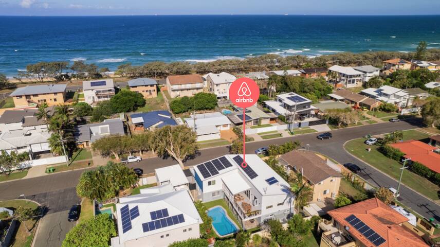 Beachside Entertainer’s Dream | Spacious Luxe Home gallery image 5