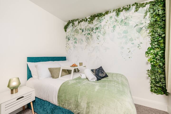 6BR house/2BR Bungalow & Parking gallery image 4