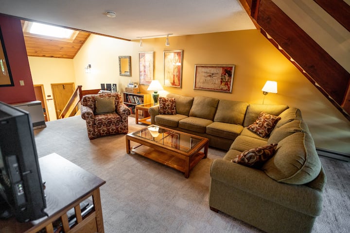 S’no Problem | Cozy Winter Escape 5 Mins To Slopes - North Conway, NH