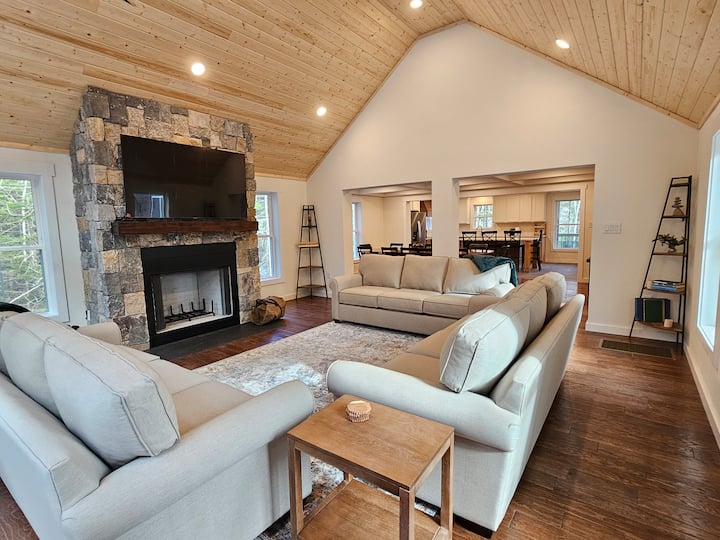 Carriage Road Cottage- Walk To Jordan Pond House - Bar Harbor, ME