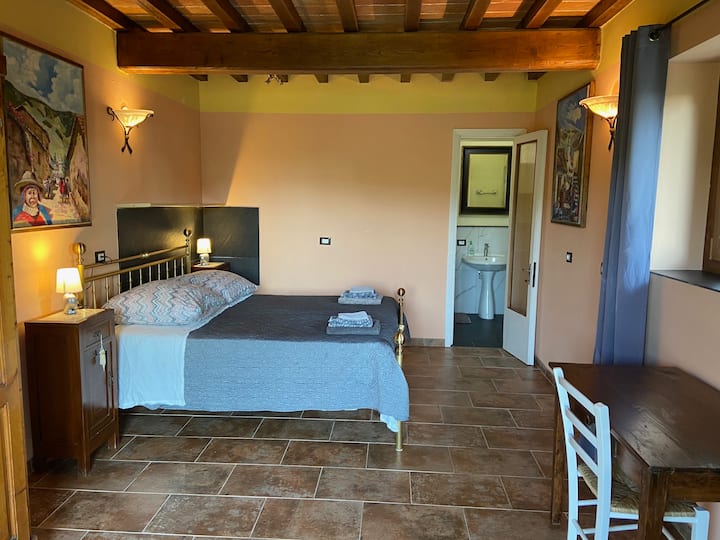 Casa Cipressi, приземје,  брачен кревет и приватна бања