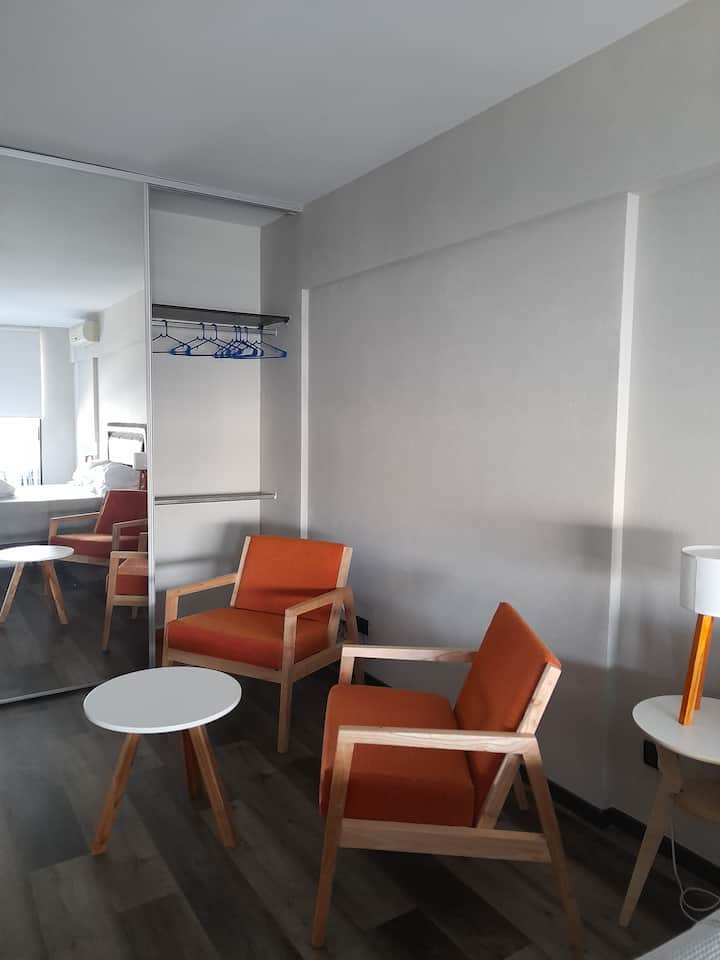 Apartamento reformado com varanda em Balvanera