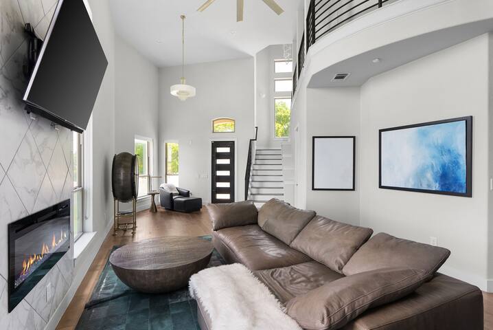 Spacious Home Near Domain, Q2 Stadium, Downtown