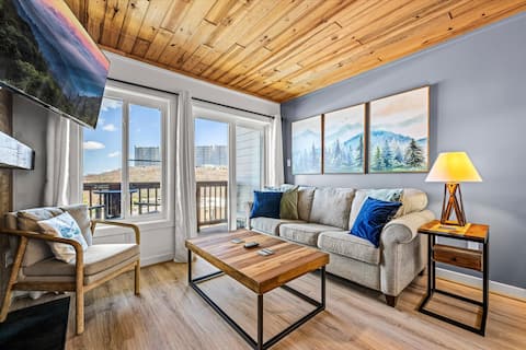 Top Airbnb: 4900 Ft Up, Unobstructed Blue Ridge Sunrise Views in Sugar Mountain