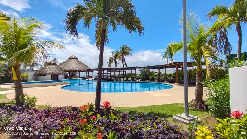 Entire home with 4 bedrooms in Acapulco - diamante, club de playa privado, canchas pádel 8p
