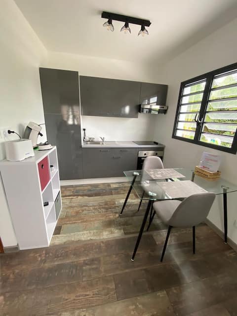 Popular Airbnb listing: 22.00 m² studio, for 2 people. in Saint Denis