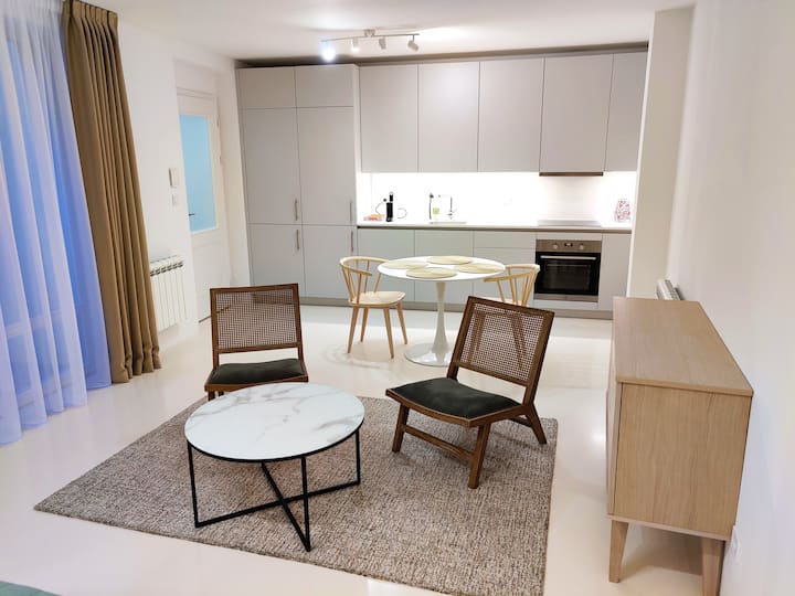 Central Studio With Private Courtyard - Praga