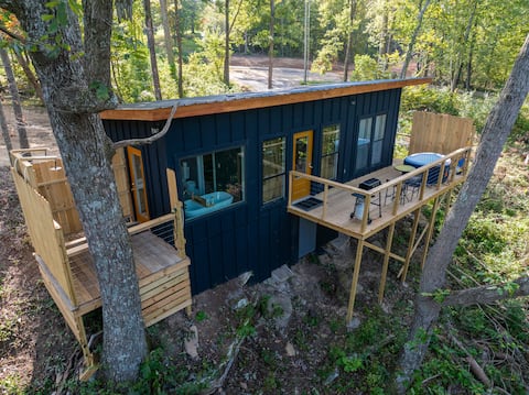 Two Tree Retreet! Bourgeois Organic! Treehouse!