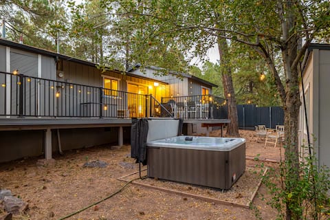 Outdoor Oasis: HotTub, Fenced, Firepit & PineTrees