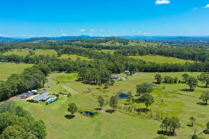 Hillside Estate – Luxury Family Holiday Escape gallery image 3