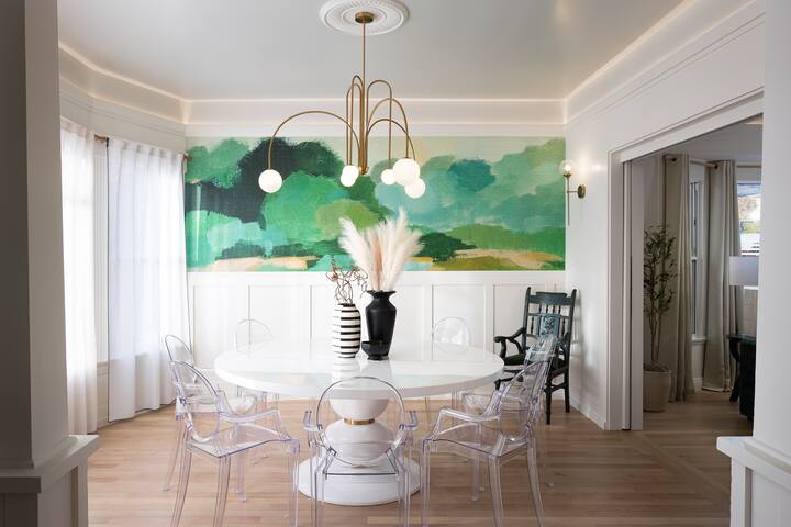 Luxe Victorian Retreat • Walk to Downtown gallery image 3