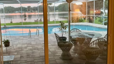 Waterfront Pool Home- Private road