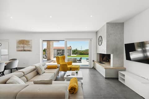 Top performing Airbnb: Villa Brtonigla, luxury house with sea view in Materada