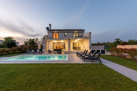 Villa Brtonigla, luxury house with sea view