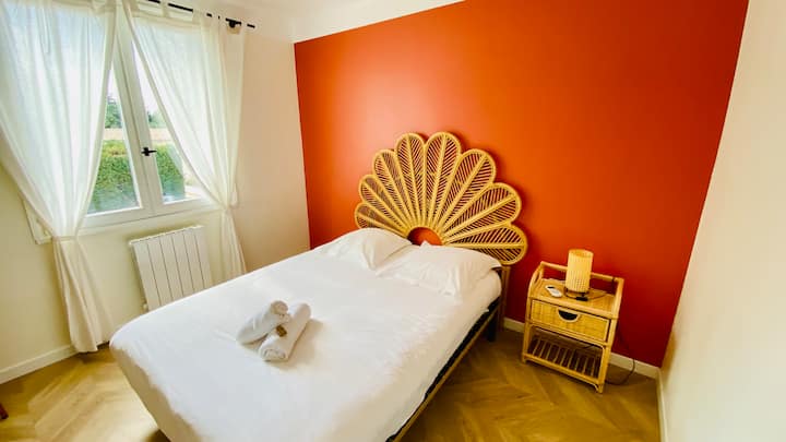 Chumba cha kulala cha 3 juu, chenye hewa safi, chumba cha kuvaa, rafu, ofisi