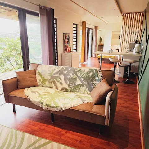 Fare Toahana, large studio with ocean view