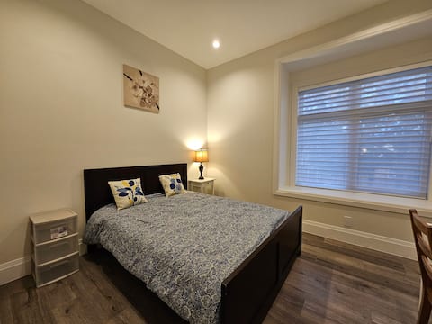 Top Airbnb: Convenient and quiet private entry 1K1S1B1B in Broadmoor