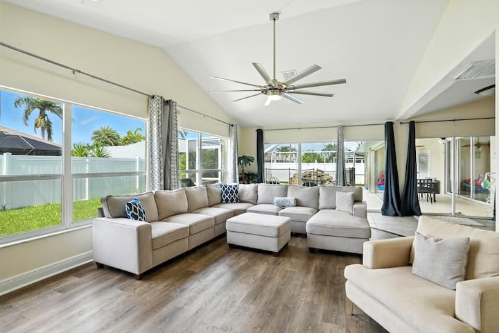 Family Oasis With Pool And Arcade - Cape Coral, FL