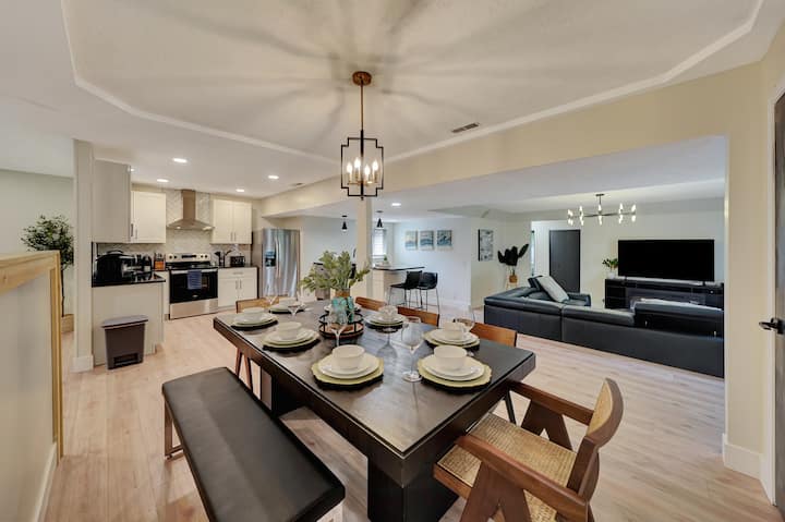 Luxury 4bed 2bath Home Minutes From Downtown & Unl - Lincoln