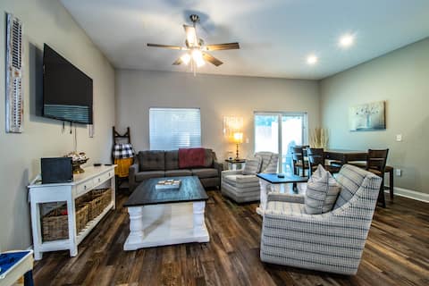 Historic Heights - Downtown Family Golf Retreat