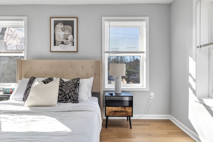 5-BR Home near DC Metro -Free Parking/Full Kitchen gallery image 5
