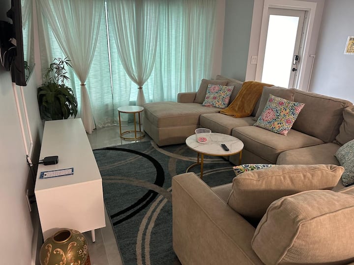 Gorgeous Margate Home With Pool And Canal Views - Coconut Creek