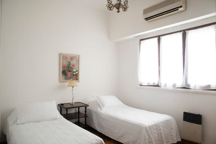Schlafzimmer 2