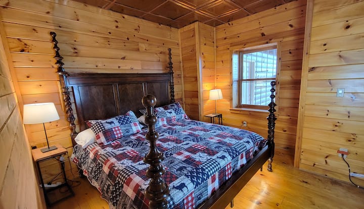 California King Bed s výhľadom na rieku