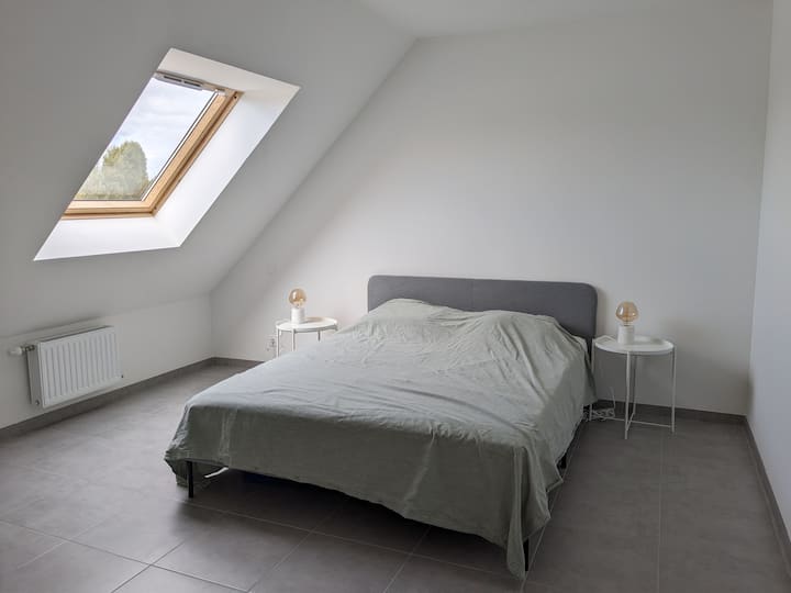 Habitación 3 en el plano. Cama de 160. Armario de ropa