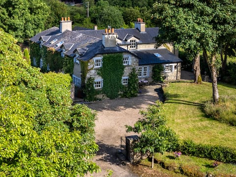 Secluded riverside home close to Center Parcs