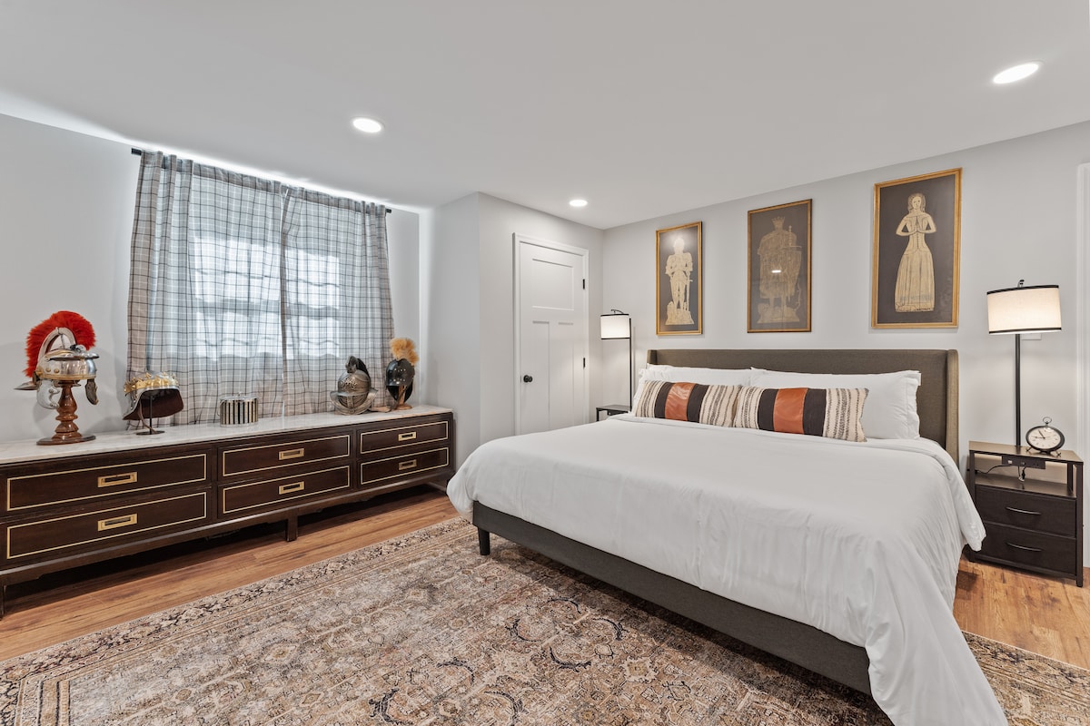 Stay in the 'Warrior Room,' an oversized basement bedroom with a king bed and gas fireplace. It offers hall bathroom access and combines comfort with a unique decor. Perfect for a unique retreat.