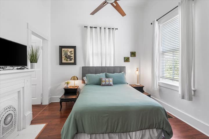 Guest Bedroom Queen Size Bed