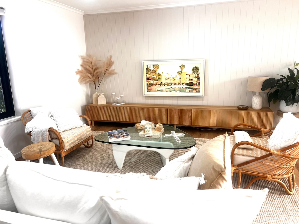 Top Airbnb: Luxe Noosa Oasis, Magnesium Pool, 6 Min to Hastings in Noosa Heads