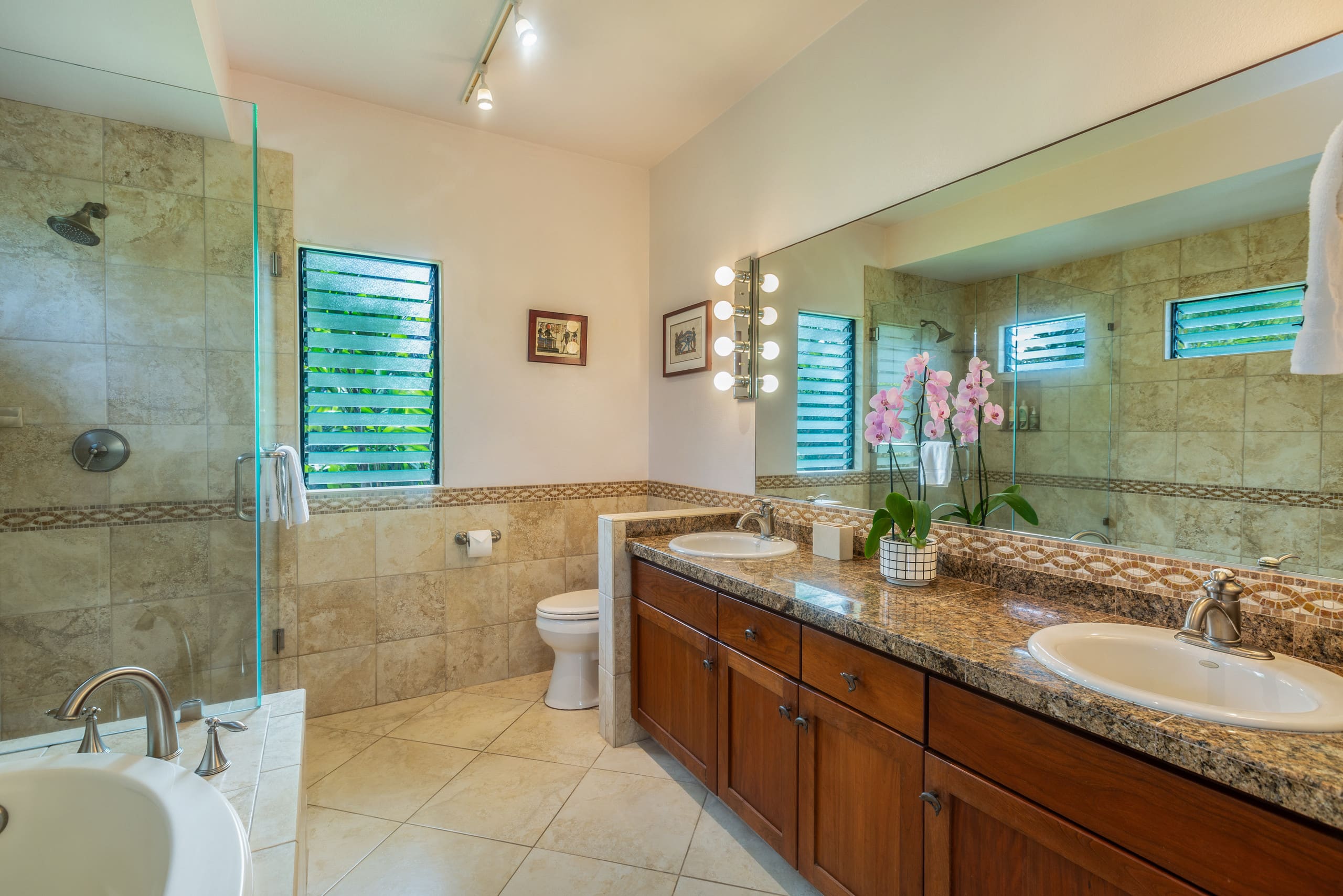 Home in Princeville · ★4.83 · 4 bedrooms · 5 beds · 2.5 baths - Image 9
