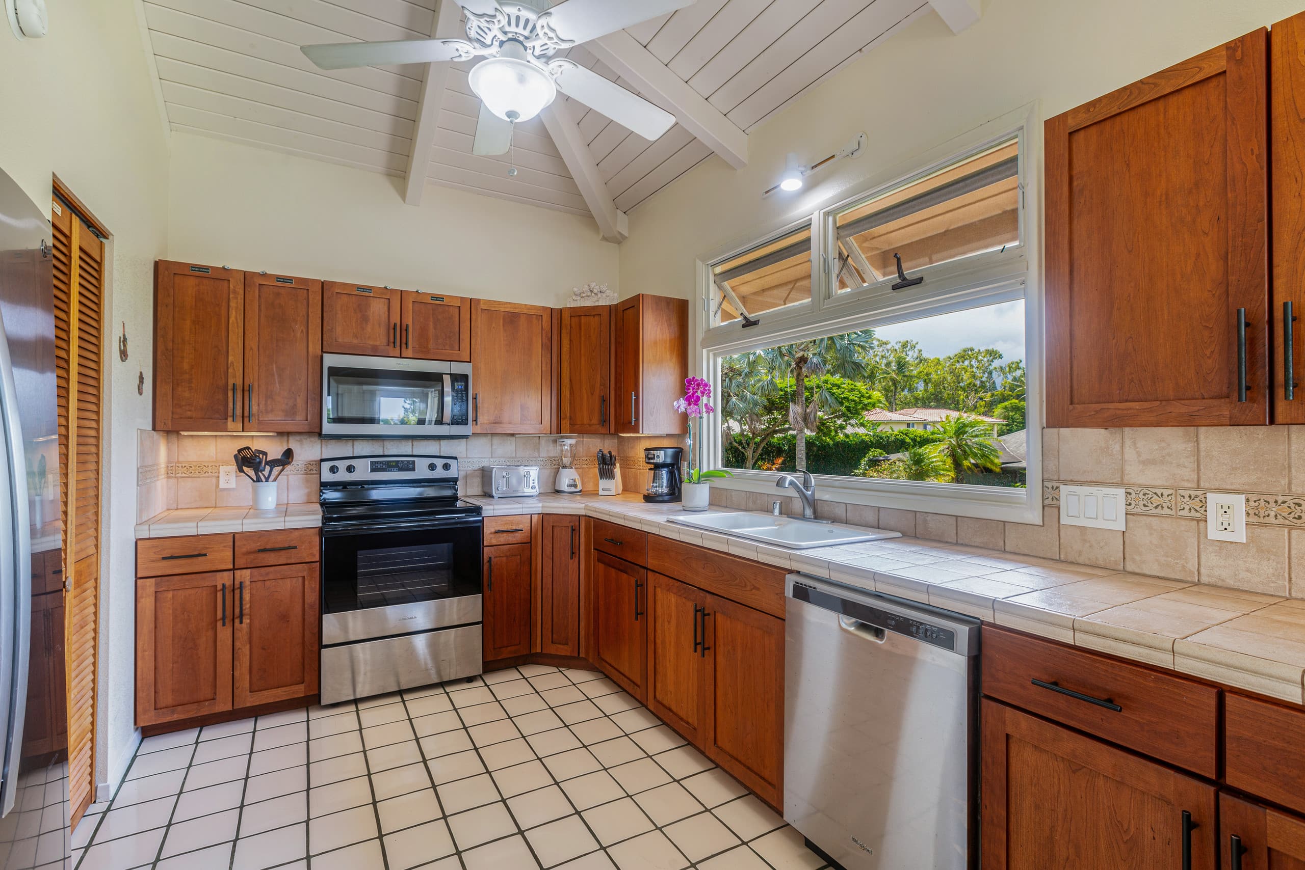 Home in Princeville · ★4.83 · 4 bedrooms · 5 beds · 2.5 baths - Image 3