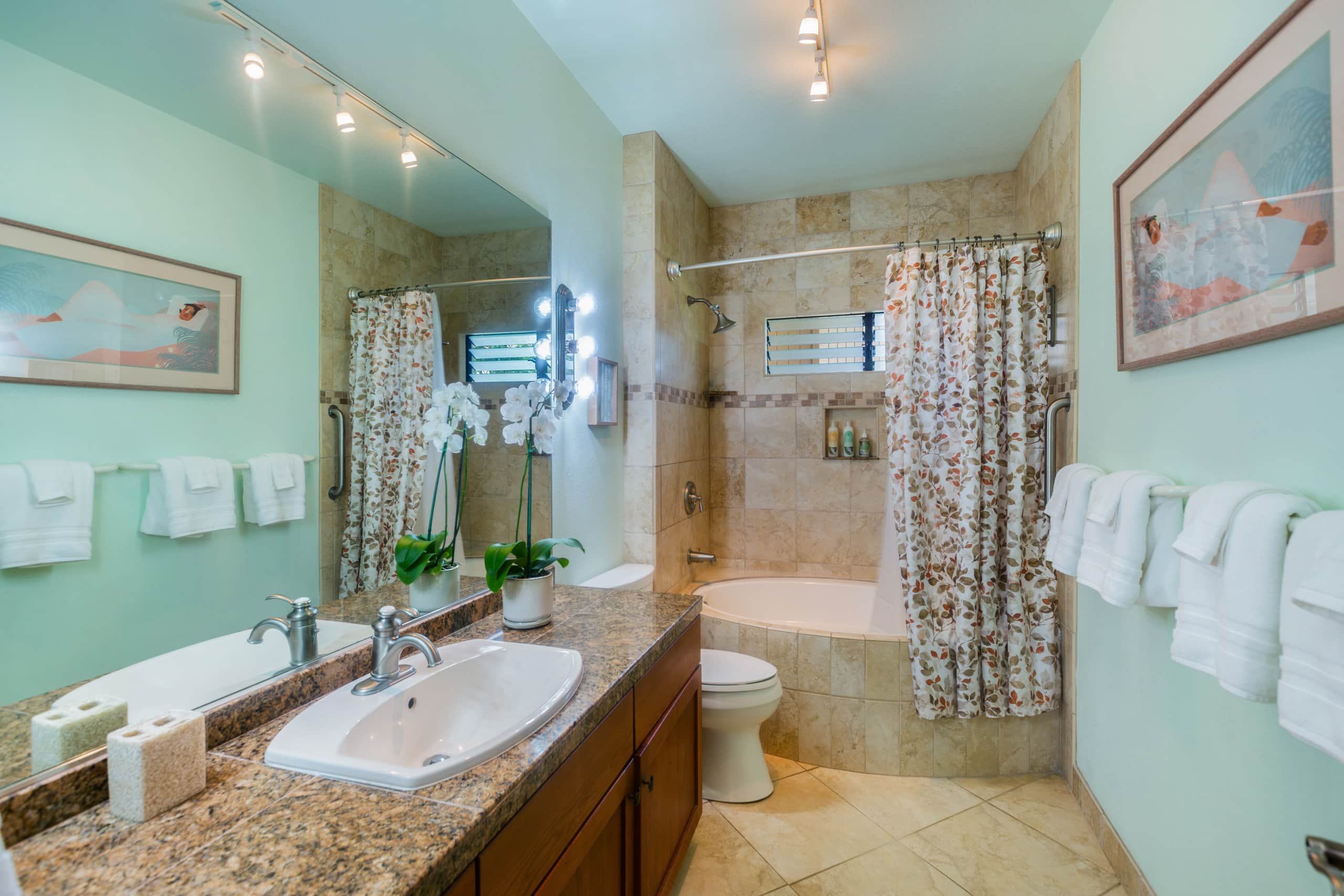 Home in Princeville · ★4.83 · 4 bedrooms · 5 beds · 2.5 baths - Image 10