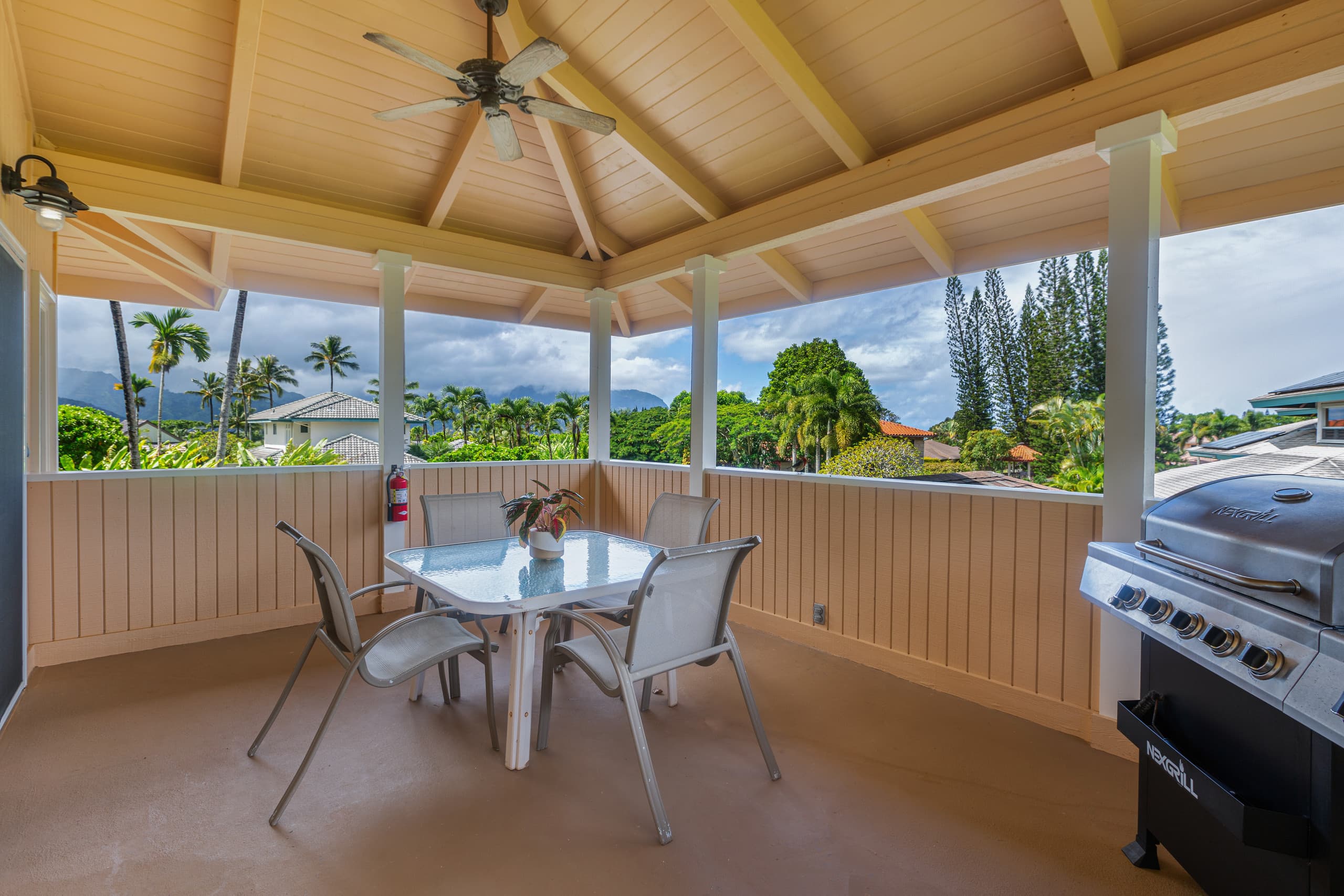 Home in Princeville · ★4.83 · 4 bedrooms · 5 beds · 2.5 baths - Image 21