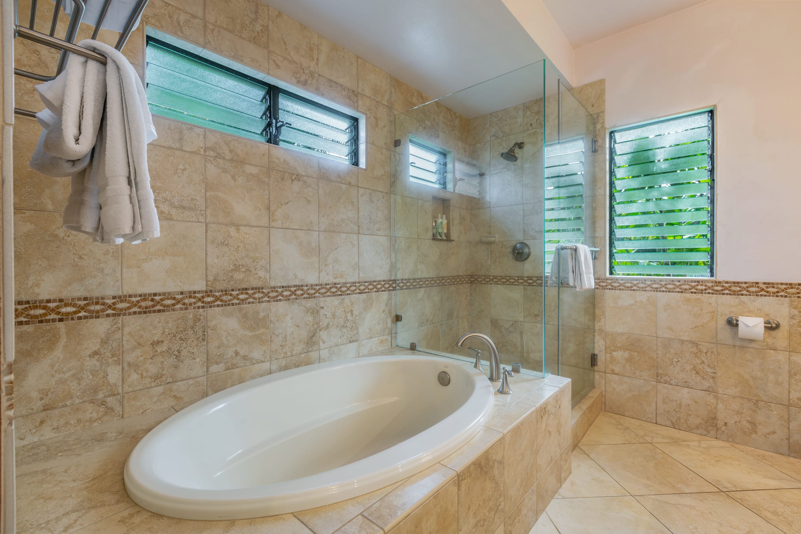 Home in Princeville · ★4.83 · 4 bedrooms · 5 beds · 2.5 baths - Image 27