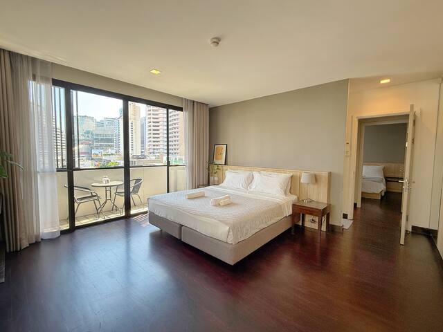 130+130m²2units/4BR/pool/EmSphere/BTS PhromPhong gallery image 4