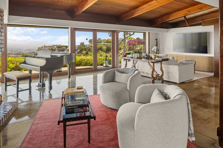 Beverly Hills Oasis with Pool & Stunning Views gallery image 2