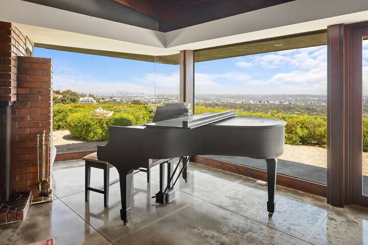Beverly Hills Oasis with Pool & Stunning Views gallery image 3